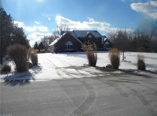 990 McKee Trl, Hinckley, OH 44233
