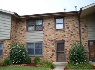 122 Pin Oak Dr APT B, Pekin, IL 61554