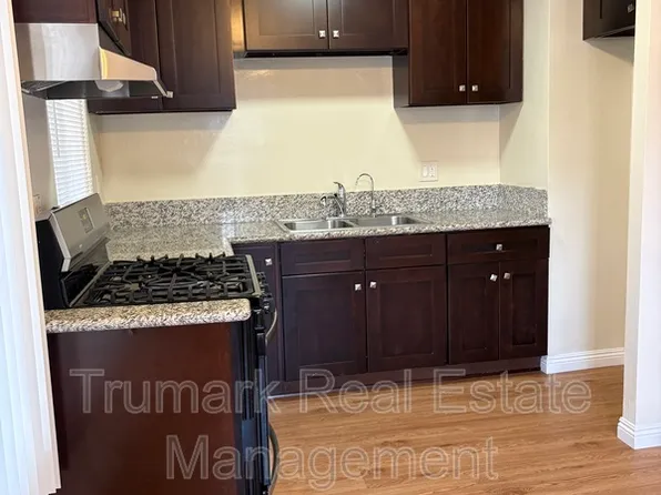 1204 E Lexington Dr, Glendale, CA