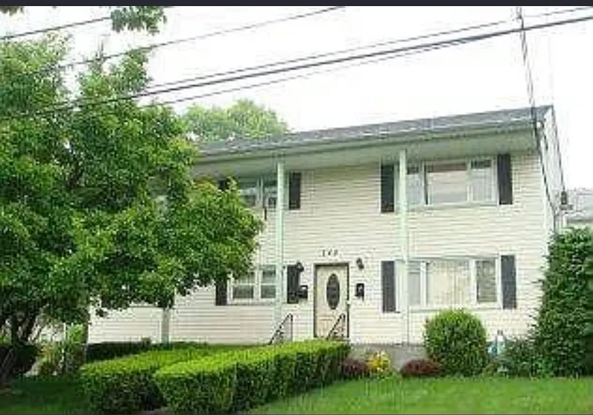 3 bed, $2,950 — Photo 1
