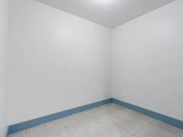 1053 New York Avenue image 7 of 9