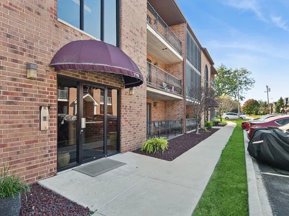 7114 W 108th St APT 301, Worth, IL 60482
