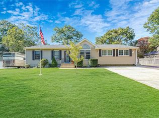 22 Mill St, Patchogue, NY 11772