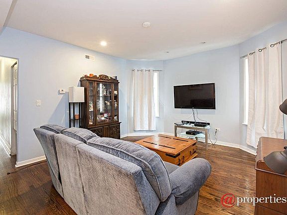 5th image of 4708 N Rockwell St #2