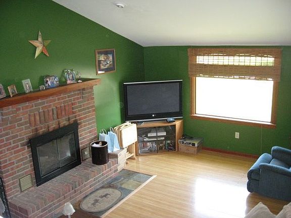3rd image of 363 N Oregon St