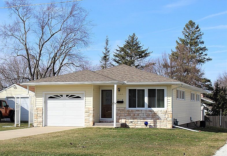 420 E College St Kewanee Il 61443 Mls 20210054 Zillow