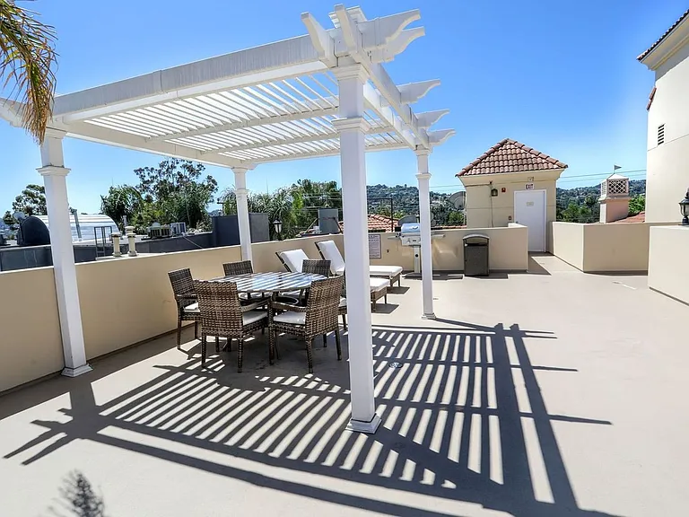 11321 Moorpark St — Photo 38
