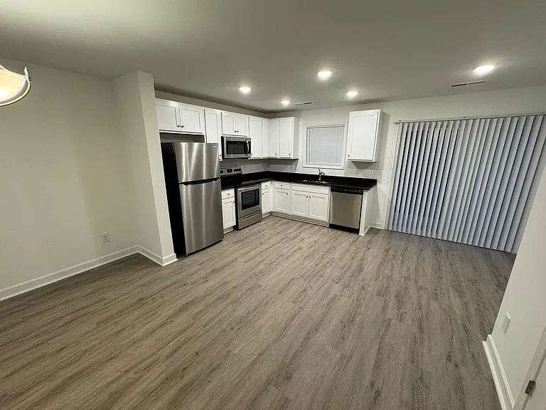 248 E 26th St — Photo 10