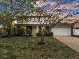 15330 Fairlane Dr, Livonia, MI 48154