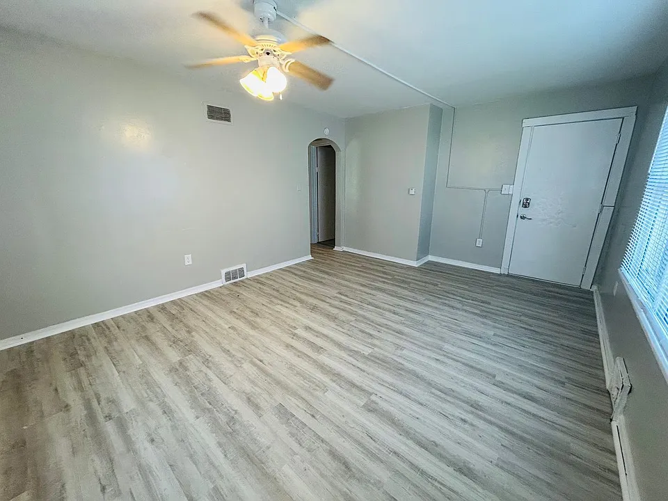 202 & 204 E Maple Ave (Wynn Funds LLC)