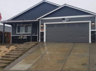 923 Stonewater Dr, Eagle Pt, OR 97524