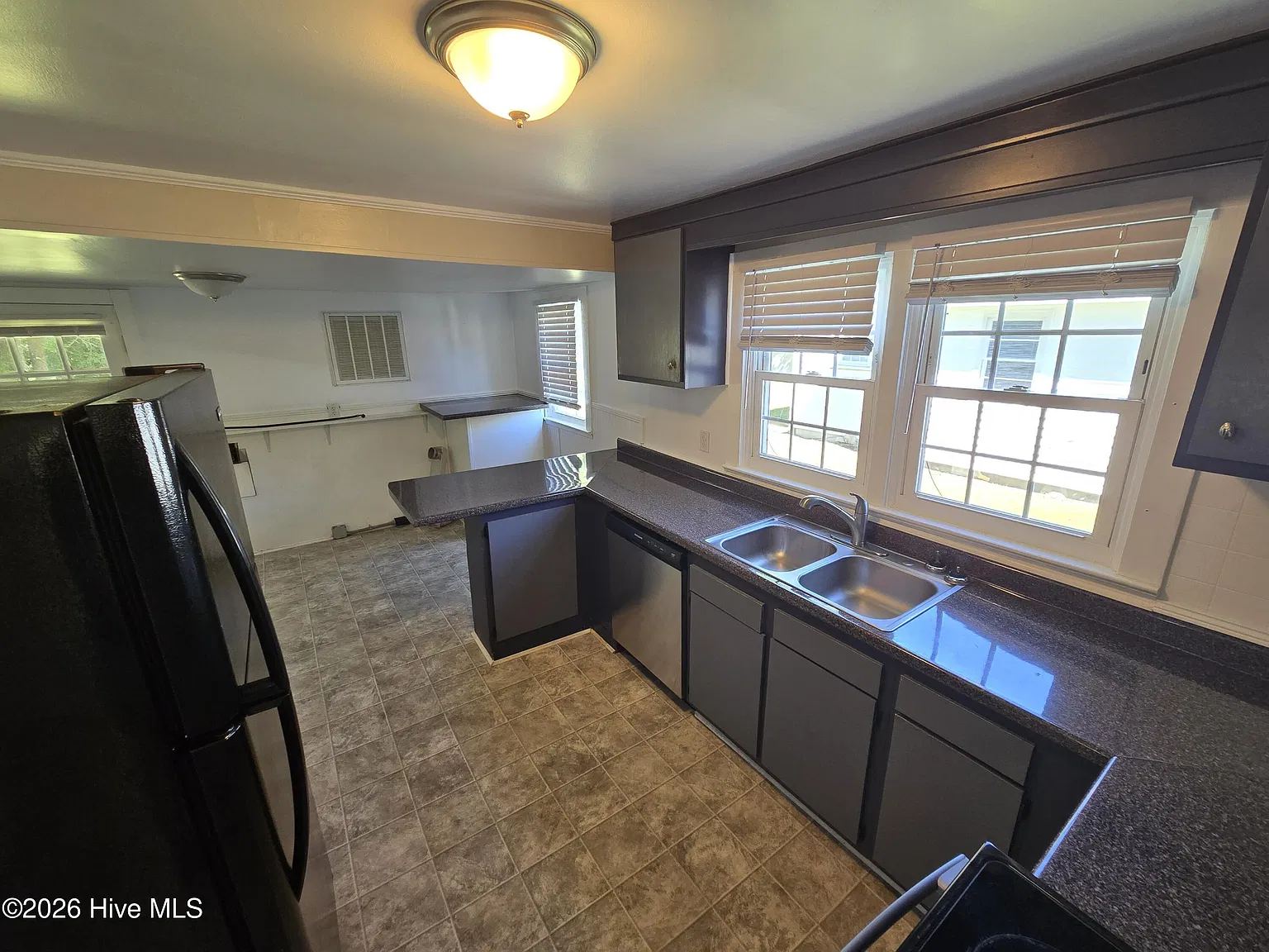 2 bed, 1.0 bath, $1,200 — Photo 4
