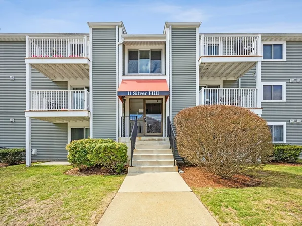 11 Silver Hill Ln APT 4, Natick, MA 01760