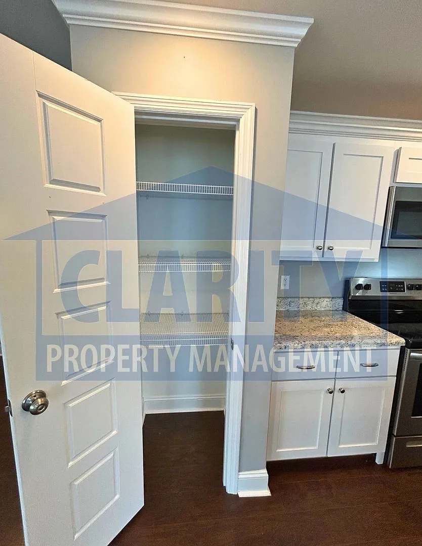 Charming 3 Bedroom, 2 Bath Home with Spacious Yard! — Photo 3