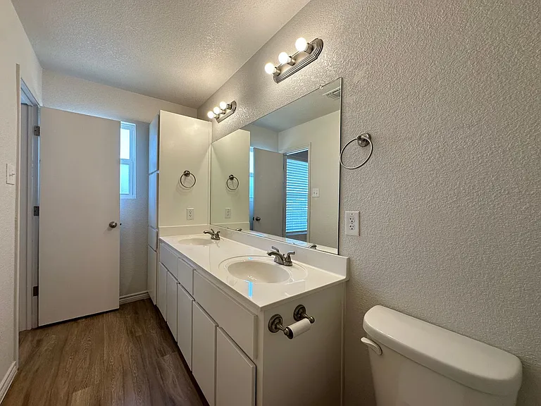 1813 Clovis Dr — Photo 37