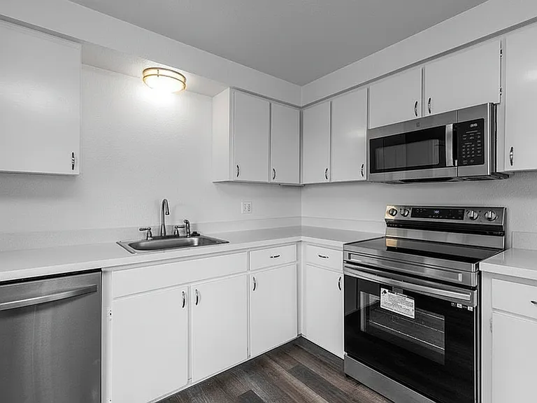 3618 Lombard Ave #202 — Photo 25