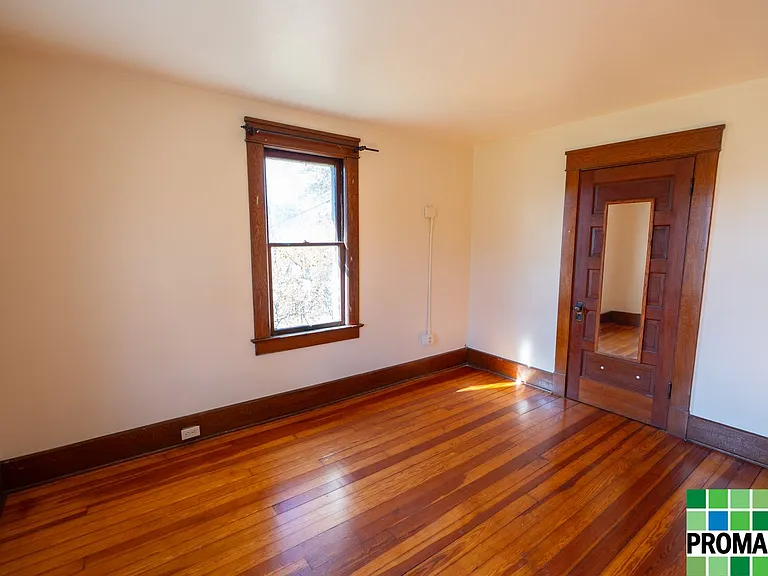 21 Moore Ave — Photo 31