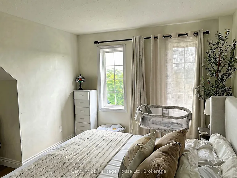 654 Woodlawn Rd E #B — Photo 32