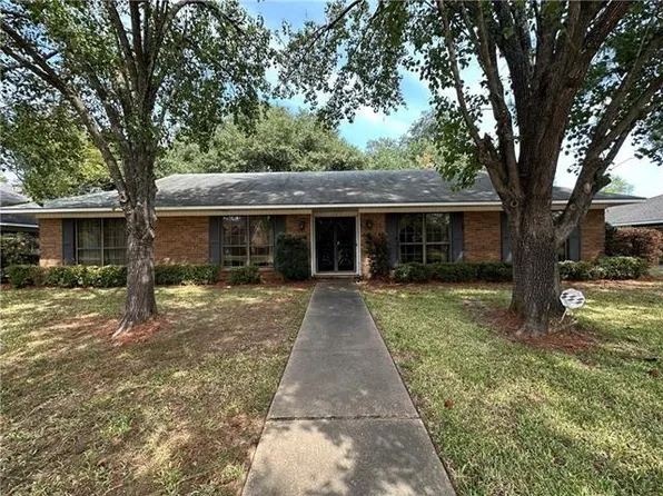 607 Wimbledon Blvd, Alexandria, LA 71303