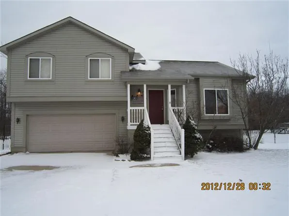 505 N Oakland Dr, Laingsburg, MI 48848