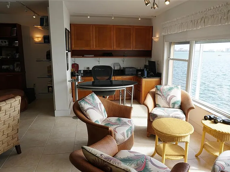 5900 Shore Blvd S #402 — Photo 5