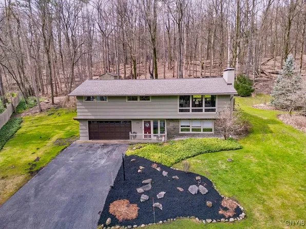 4246 Wolf Hollow Rd, Syracuse, NY 13219