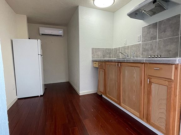 4th image of 523 Slate Ave NE #C