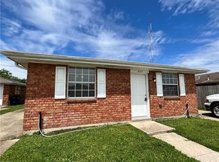 425 Dubarry Pl, Chalmette, LA 70043