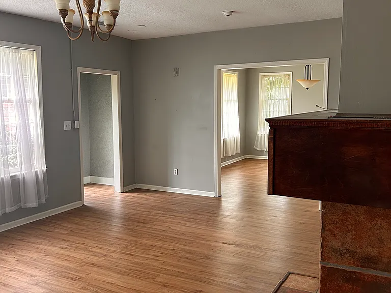 2404 Jackson Ave — Photo 8