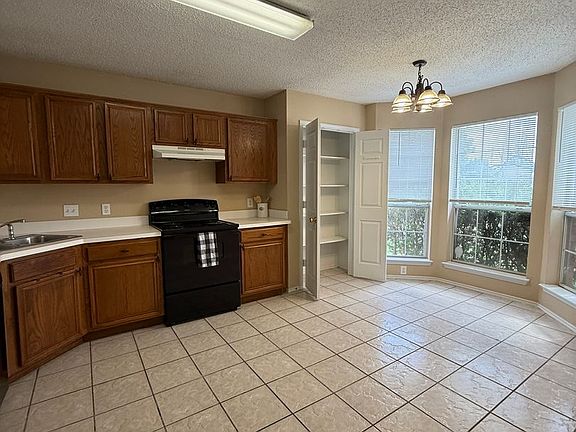 5th image of 221 Lancelot Dr