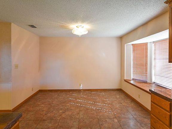 Dining with Bay Window