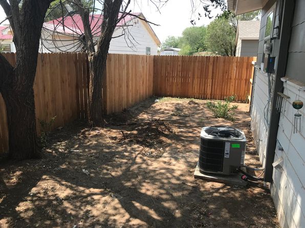 704 6th St, Shallowater, TX 79363