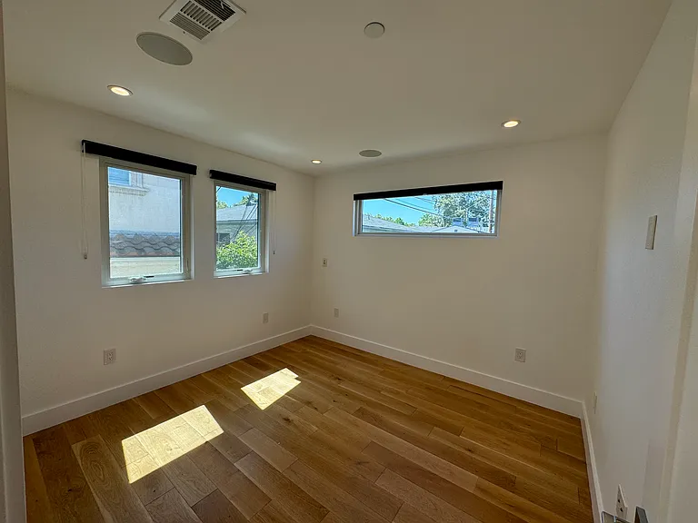429 N Lomita St — Photo 15