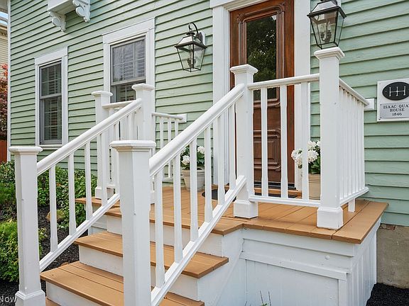 4th image of 38 Aurora St