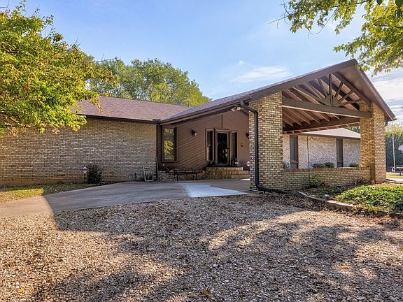 3rd image of 830 Quail Run Dr