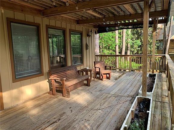 4th image of 68264 Piney Woods Ct