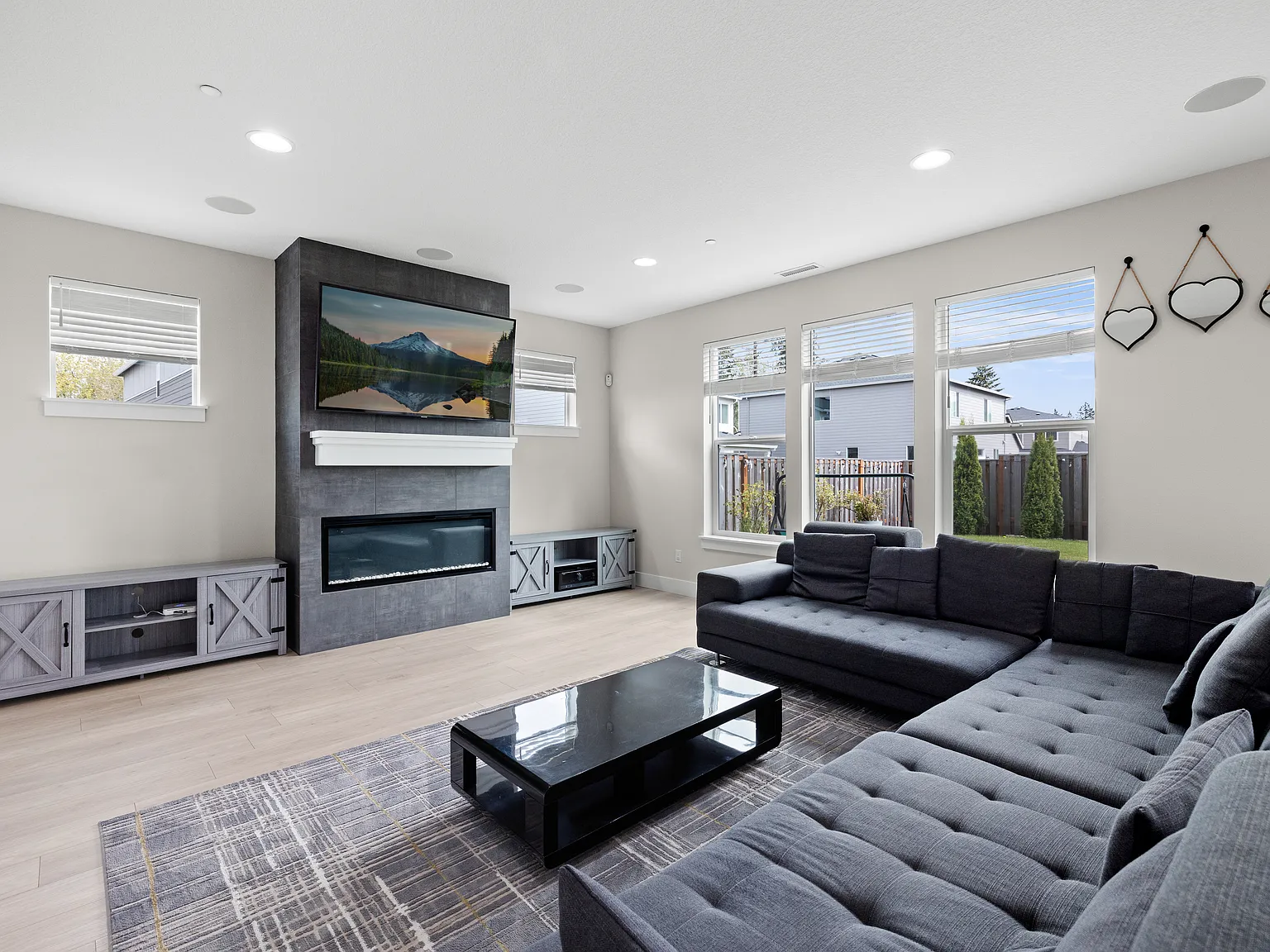 4 bed, 2509 sqft, $3,490 — Photo 4