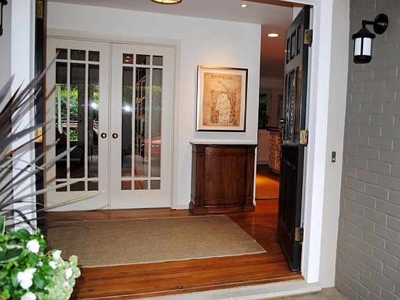 3rd image of 866 Virginia Ct
