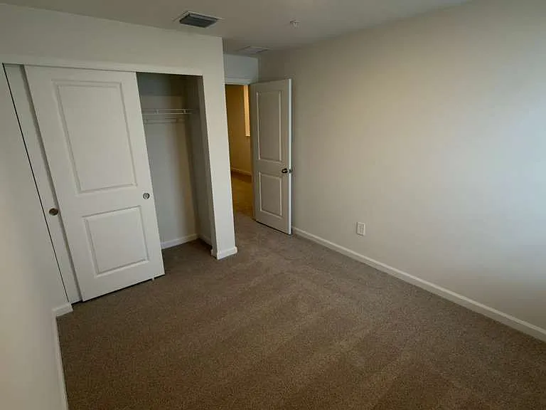 613 Salisbury Cir — Photo 9