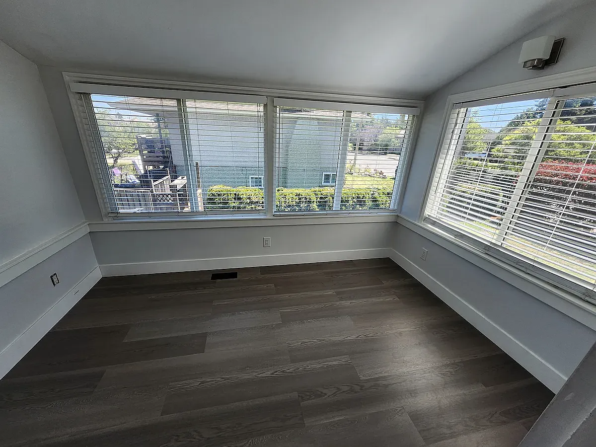 McKenzie Ave, Saanich — Photo 1