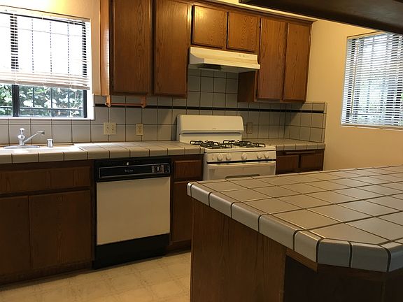4th image of 17023 S Vermont Ave APT 3