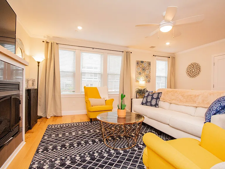 1008 Tremont St #4 — Photo 11