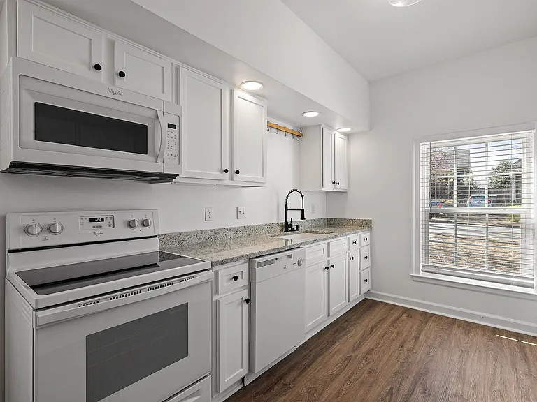 522 Summitt St — Photo 24