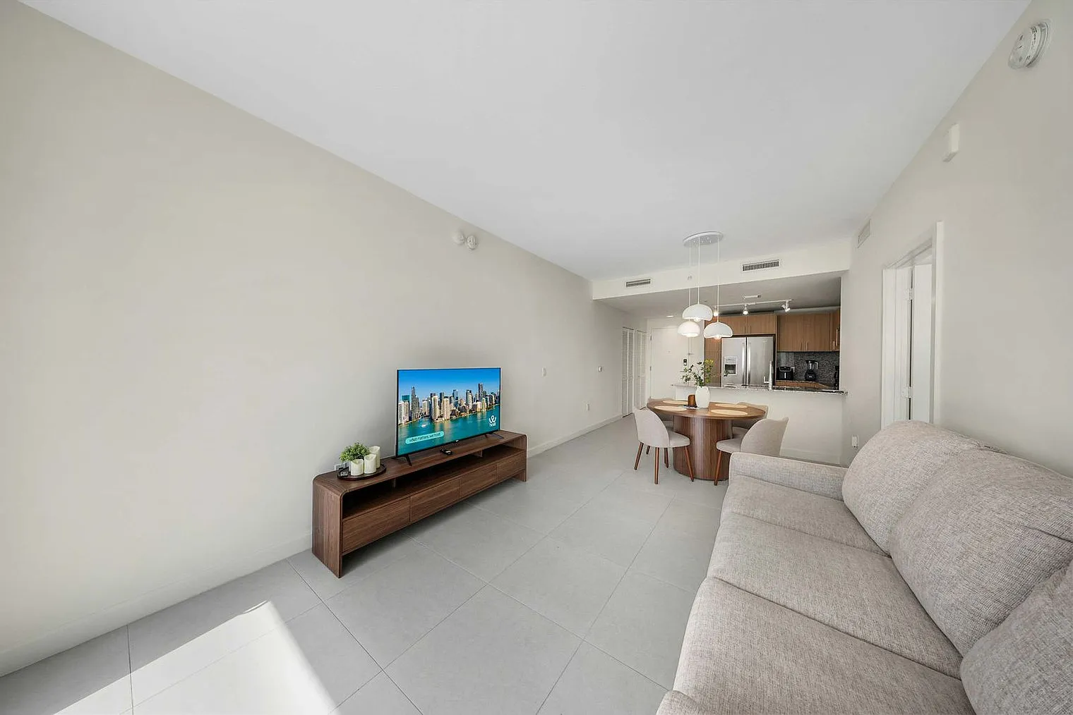 1 bed, 1.0 bath, $6,077 — Photo 3
