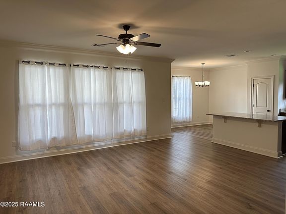 3rd image of 111 Oak Hill Ln