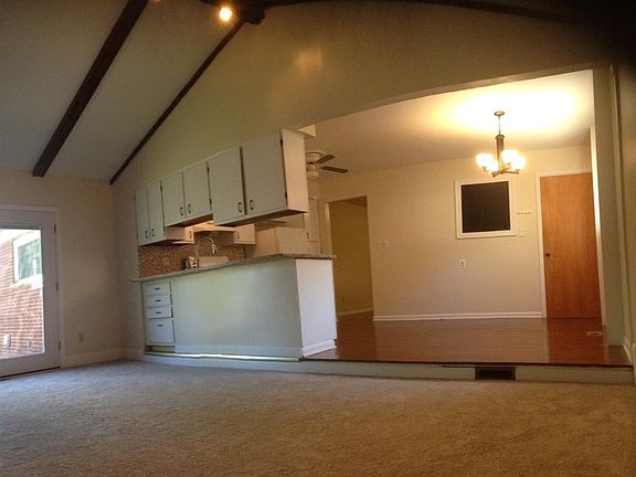 4th image of 2536 Torrey Ave