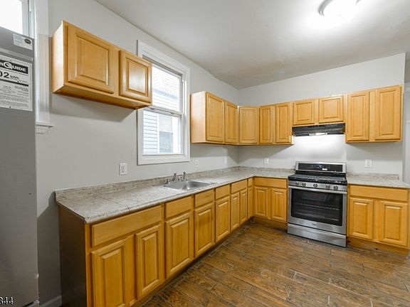 4th image of 874 S 16Th St