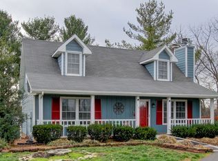 910 Rossview Rd, Clarksville, TN 37043