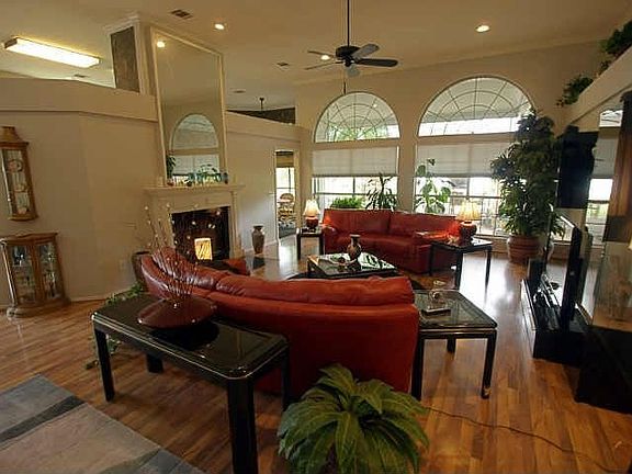 4th image of 9189 Bluebonnet Dr