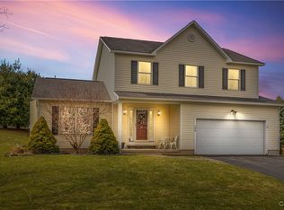 130 Pebblestone Dr, Chittenango, NY 13037